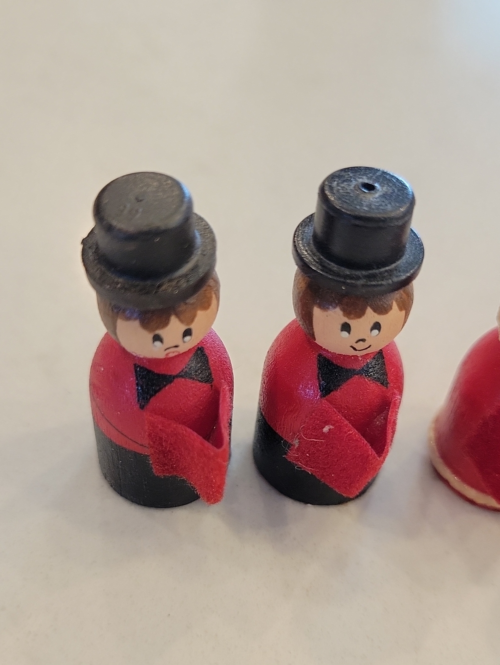 Vintage Christmas Carolers Minatures - Picture 4 of 5